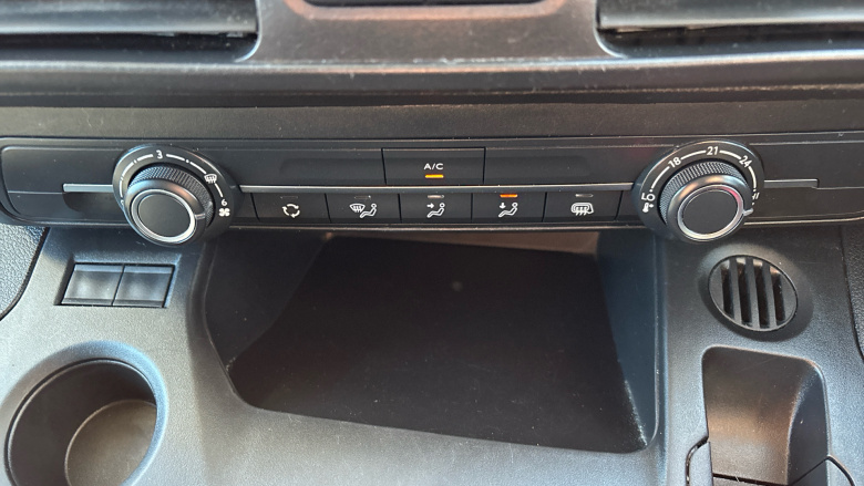 Peugeot Partner Long Diesel 850 1.5 BlueHDi 100 Professional Crew Van